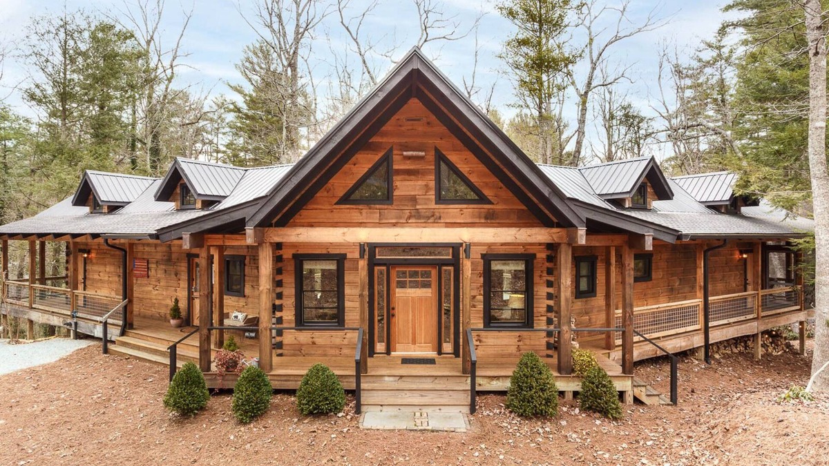 Flat Rock Cabin | Private Cabin of Rustic Elegance with Modern Amenities in the Heart of Flat Rock