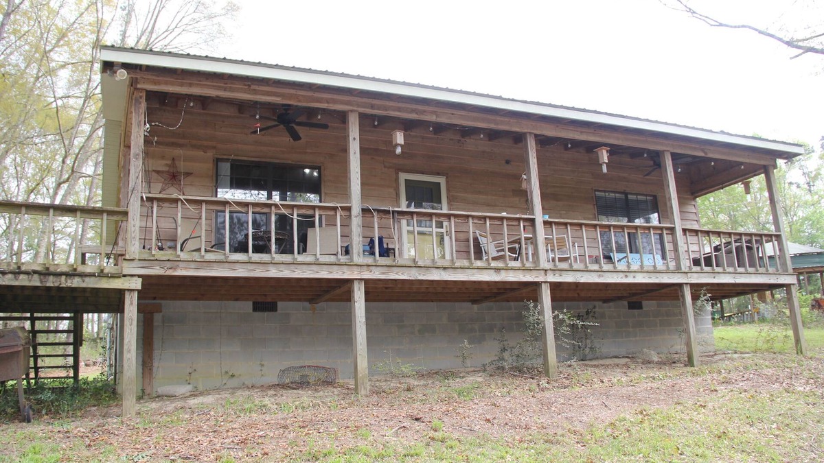 Jack Cabin | Private cabin on 5 acres near Troy, Alabama with pond.