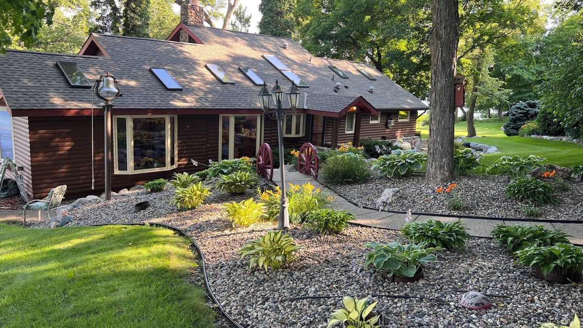 Birchdale Cabin | Private cabin with pickleball court and 1000 feet of shoreline on Little Birch.