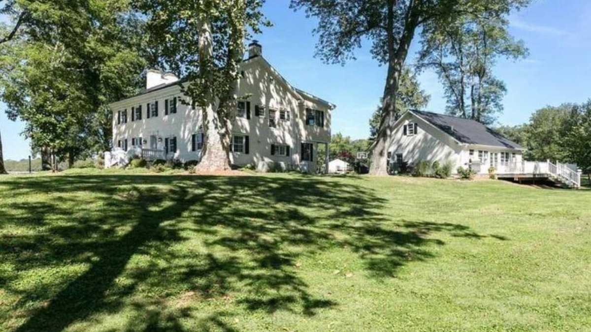 Elkton Cottage | Private Carriage House Retreat on a 33 Acre Historic Working Estate