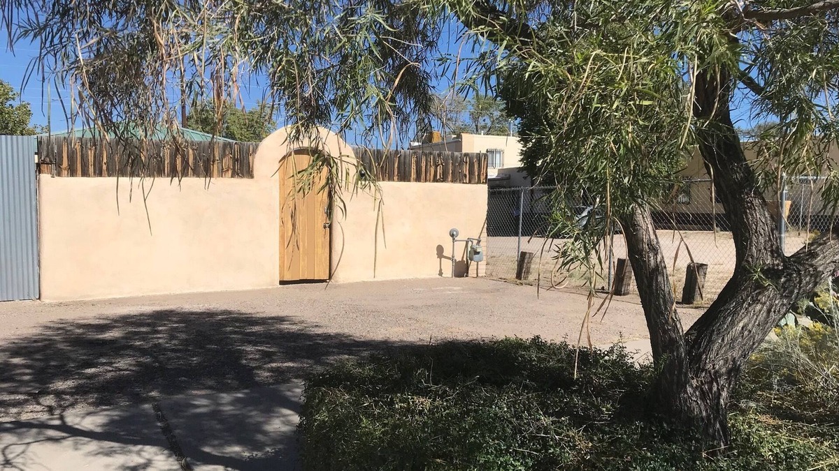 University Heights House | Private Casita in University/Nob Hill Area