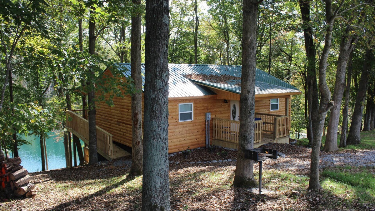 Russell Springs Cabin | Private Catch And Release Lake-Boat Rental Included! Close to Lake Cumberland!