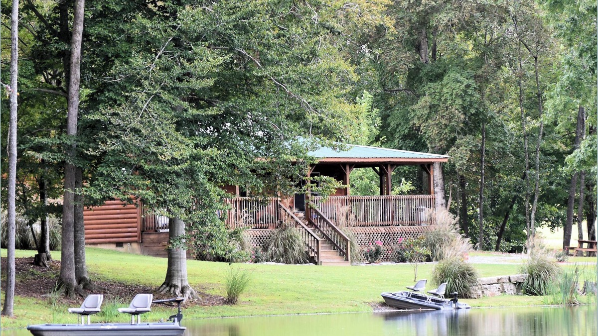 Russell Springs Cabin | Private Catch & Release Lake—Boat Rental Included! Close to Lake Cumberland!