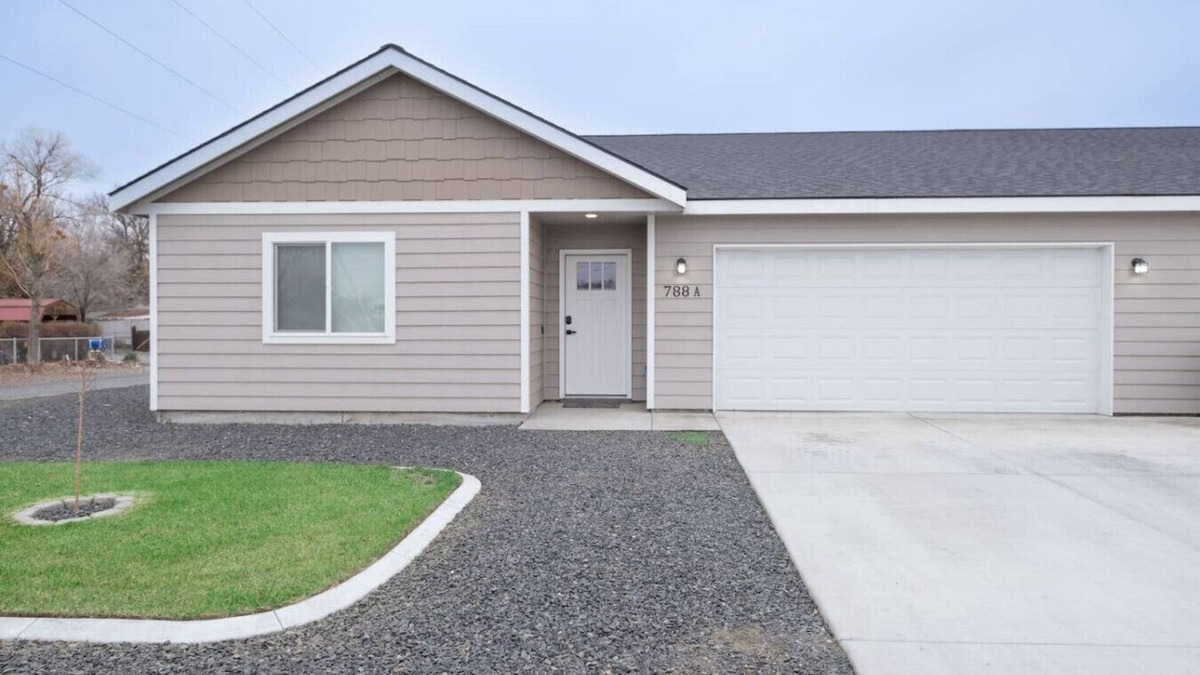 Hermiston House | Private & Central Townhouse, Garage #788A