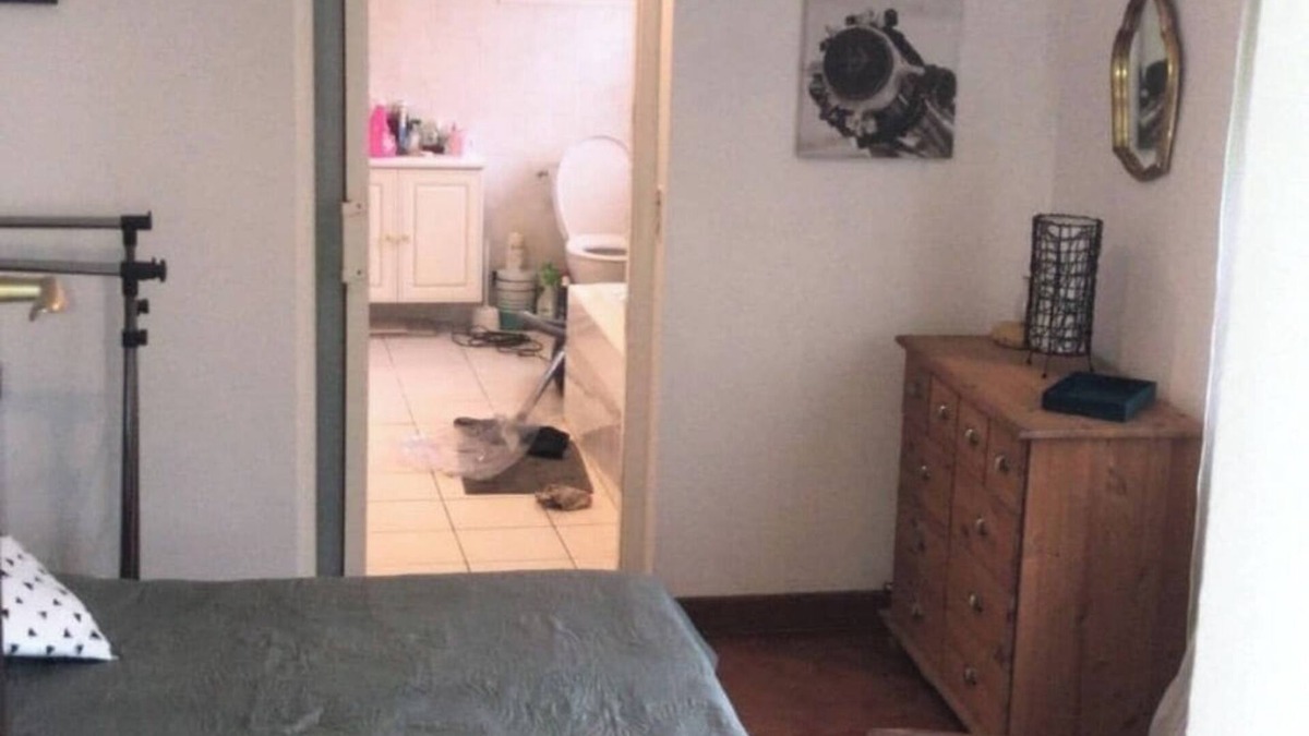 Sagy Bed & Breakfast | PRIVATE CHAMBER with independent entrance near Cergy