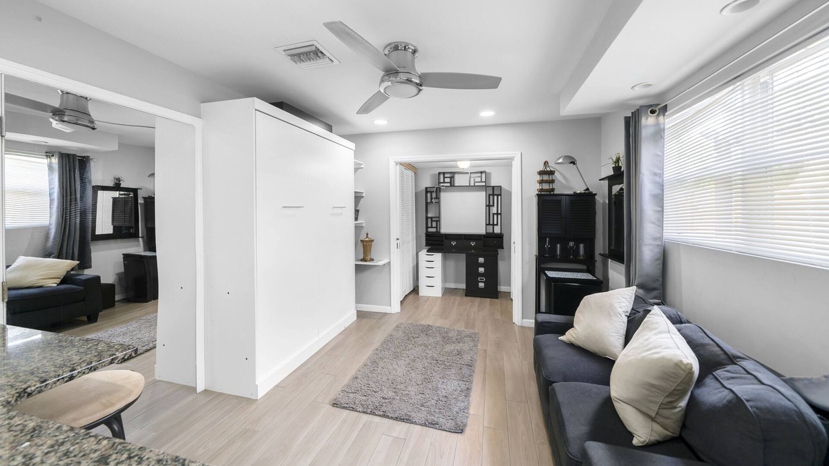 North Corals House | Private-Charming 1 Bed with Patio~2.5 miles to Beach 🌴