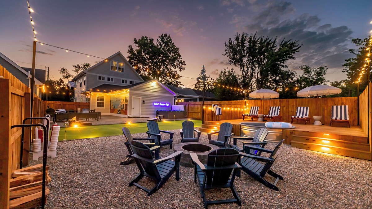 Windsor Park House | Private Cinema + Cowboy Pool, Putt Putt, Arcade