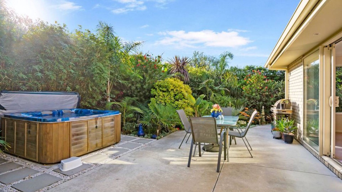 Whakatane House | Private Coastal Sanctuary, 100m from the beach