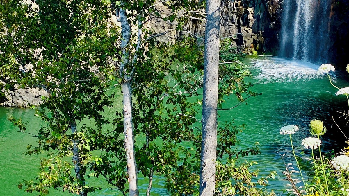 Kings County House | Private Coastal Waterfall Escape, for Couples- Tides, Sauna, 55' Ocean Falls