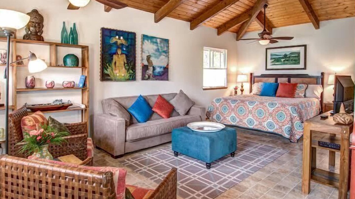 Royal Hawaiian Estates Cottage | Private Comtemporary Cottage with sauna