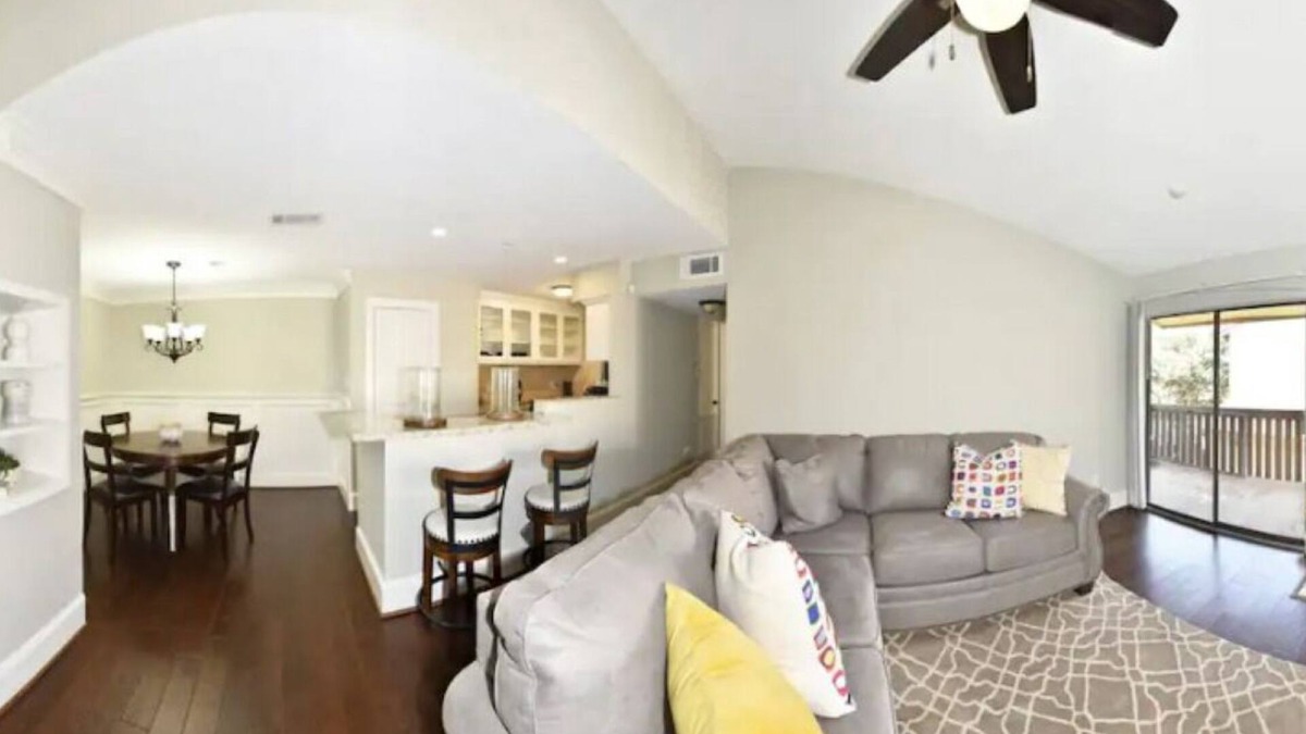 Brookhollow Condo | PRIVATE CONDO NEAR DOWNTOWN