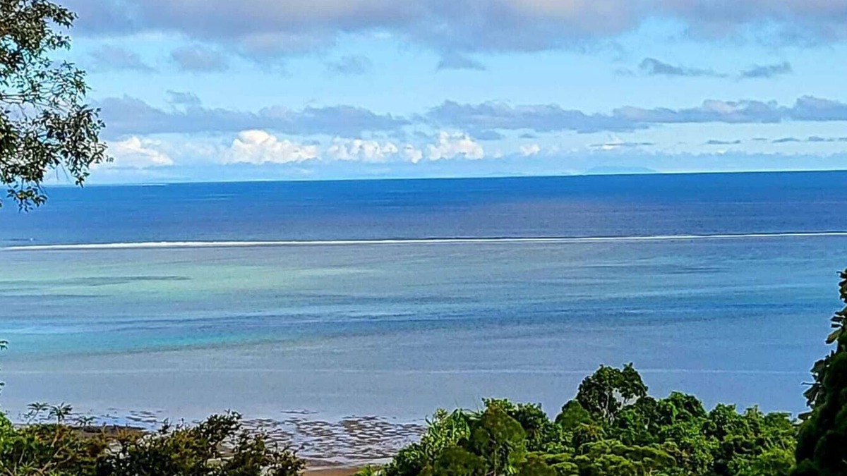 Deuba House | Private Cool Tropical Rain forest Hide away 5 min walk to the beach and resort