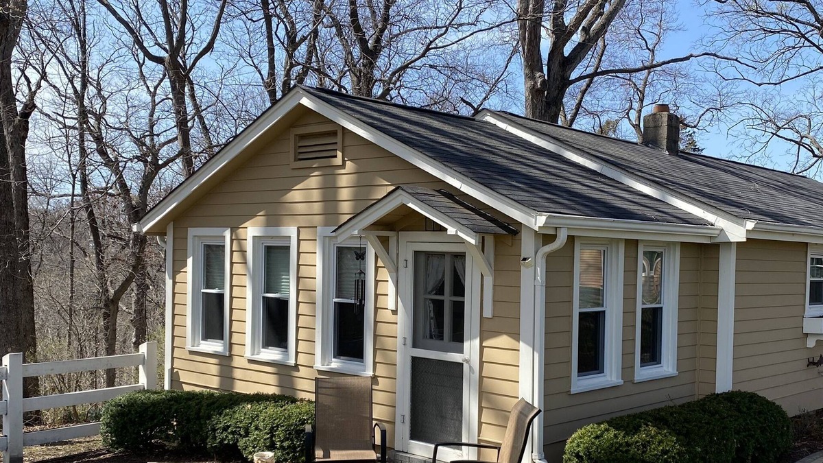 Lake St Louis Cottage | Private cottage close to interstate and shopping.
