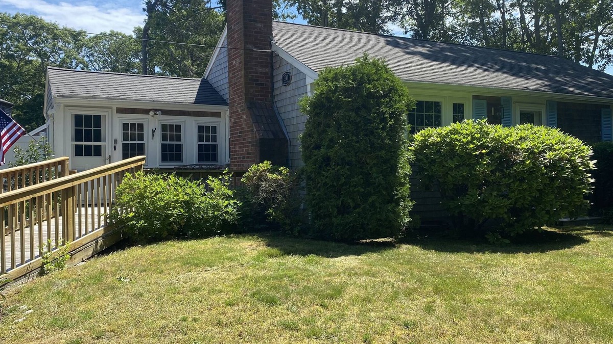Harwich Center Cottage | Private Cottage close to bike trail and lakes. Dogs Are Welcome!