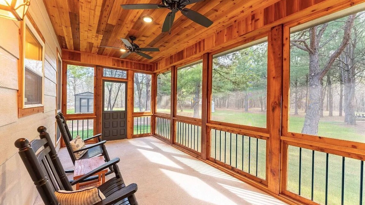 Clarksville Cottage | Private Cottage in the Hundred Acre Woods