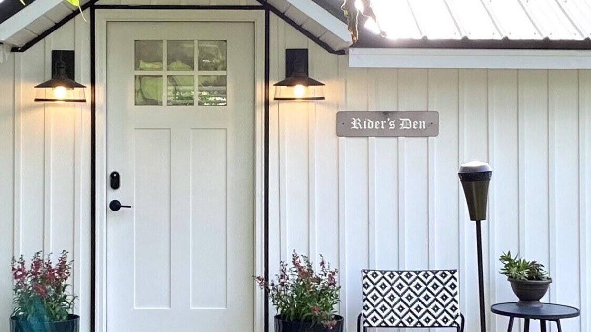 Mena House | Private cottage located on The Carriage House Inn Estate