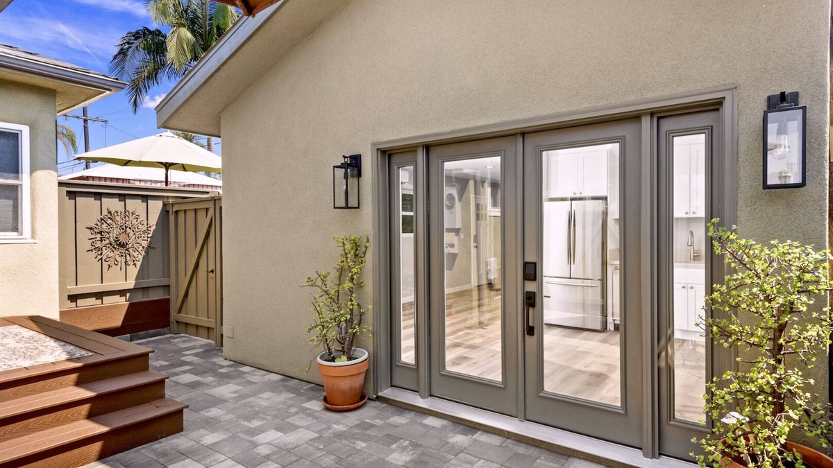 Kensington Cottage | Private Cottage near Village, Zoo and Beaches