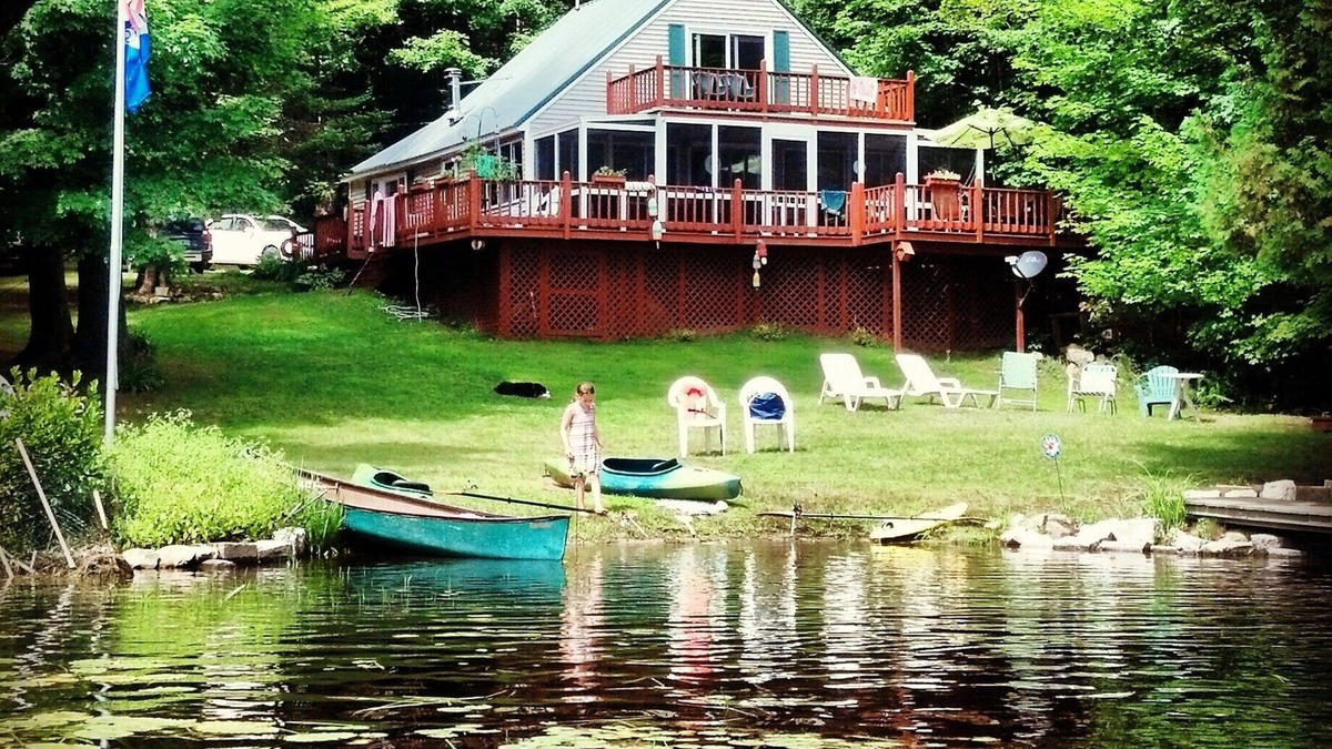 Mount Vernon House | Private Cottage on Torsey Lake