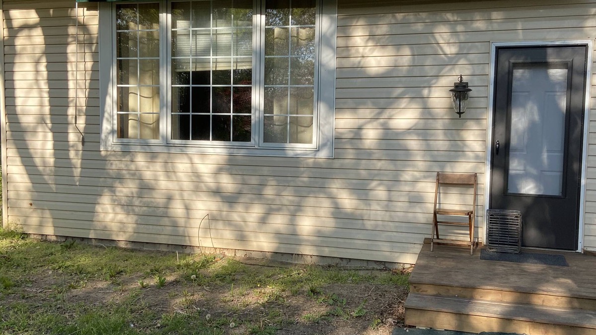 Mastic Apartment | Private Cottage