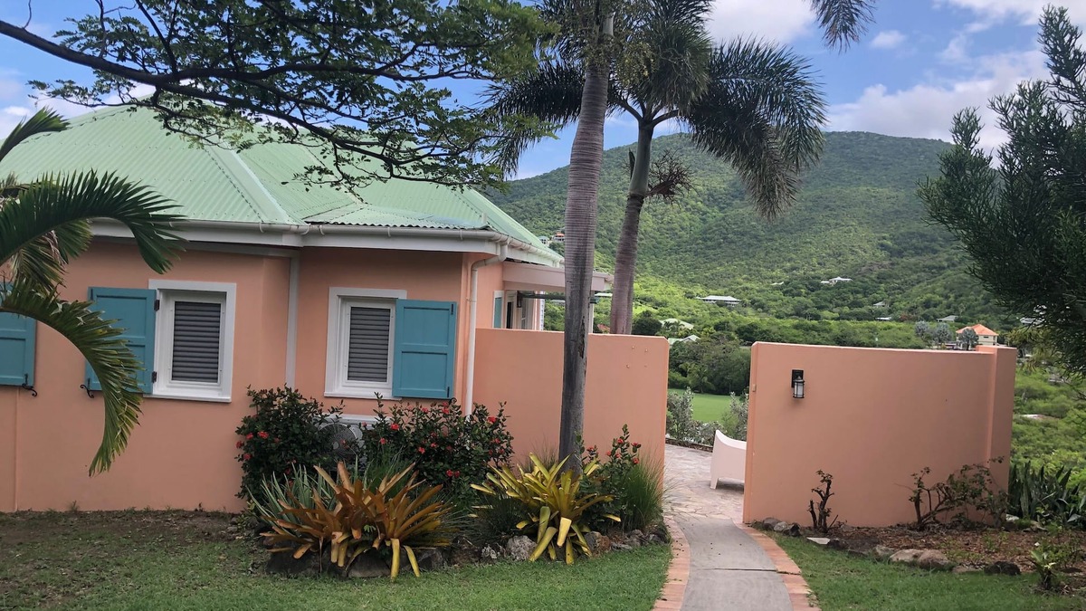 Cliffdwellers Cottage | Private Cottage with Stunning Views of Caribbean Sea Walk to Beach & Restaurants