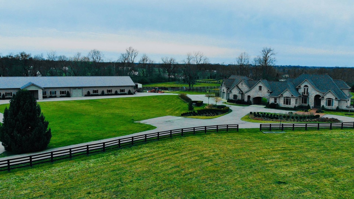Lexington House | Private Country Estate: 16 miles to Keeneland, 13 to KY Horse Park!