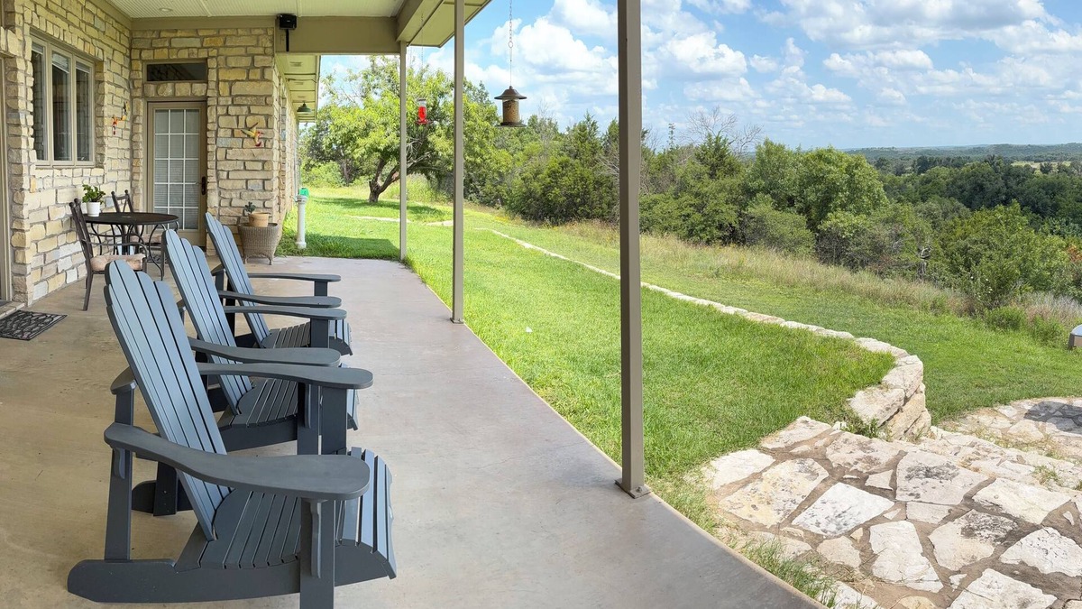 Paluxy House | Private country estate near Dinosaur valley state park for families and friends