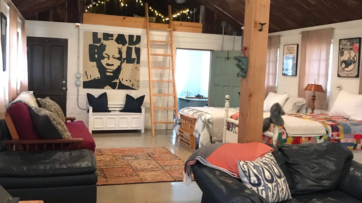 Auburn House | Private Country Farmhouse Just Minutes From Auburn University