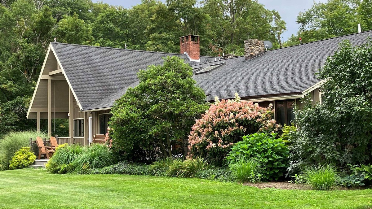 Ithaca House | Private Country Home Near Wineries, 6 Bdrm, 4 ba, Hot Tub, Firepit & Billiards