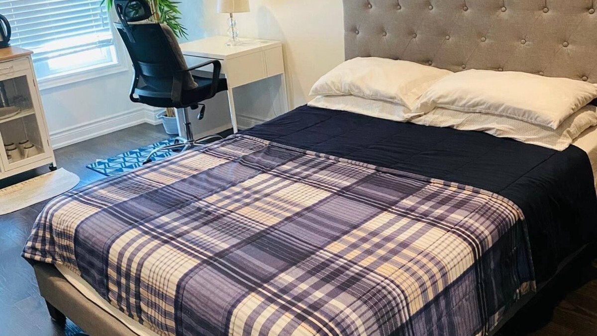 Brampton Bed & Breakfast | Private Cozy Bedroom with Private Washroom and Parking