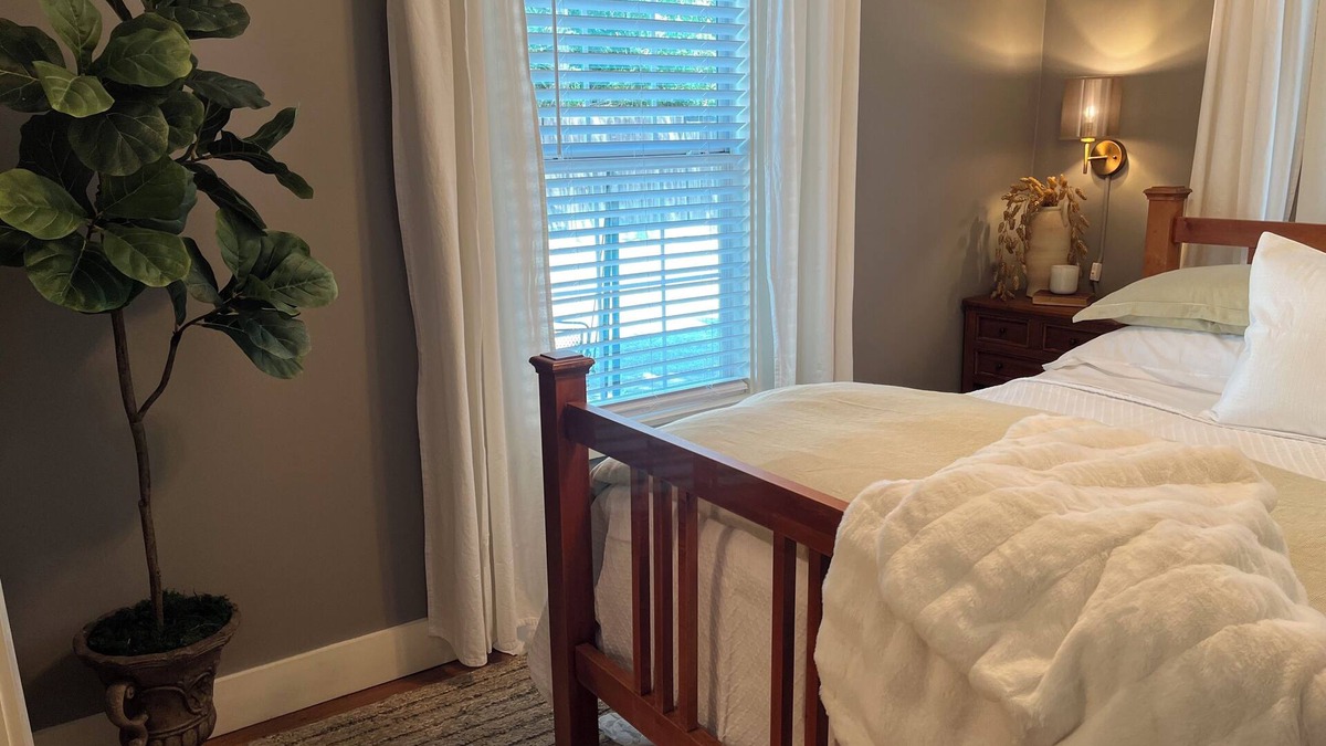Denton Cottage | Private Cozy Cottage To Relax In.