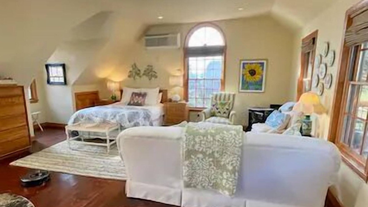 Downingtown House | Private & cozy modern cottage surrounded by nature. Long stays are welcome!
