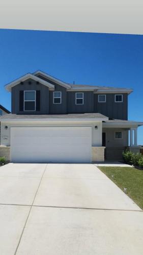 San Antonio House | Private Cozy Room and Bathroom in Home near Seaworld Riverwalk and AFB