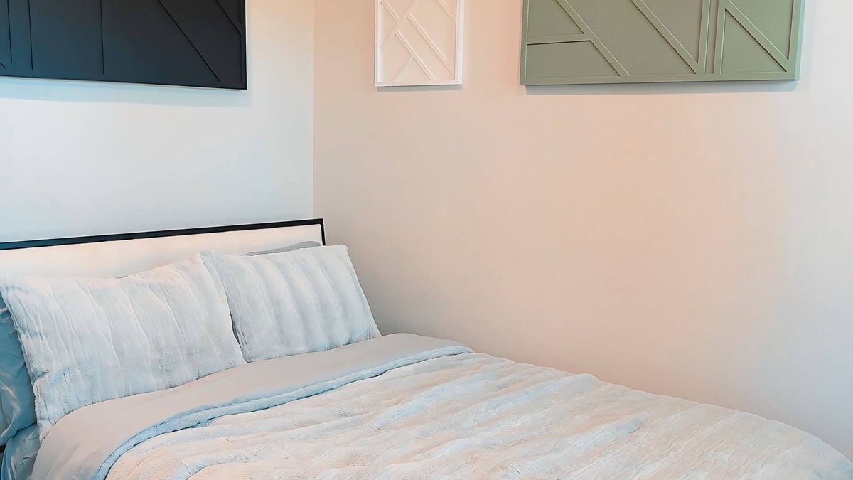 Simi Valley House | Private Cozy Room in a House 5mins to DT, Simi Valley View, Accessible to City!