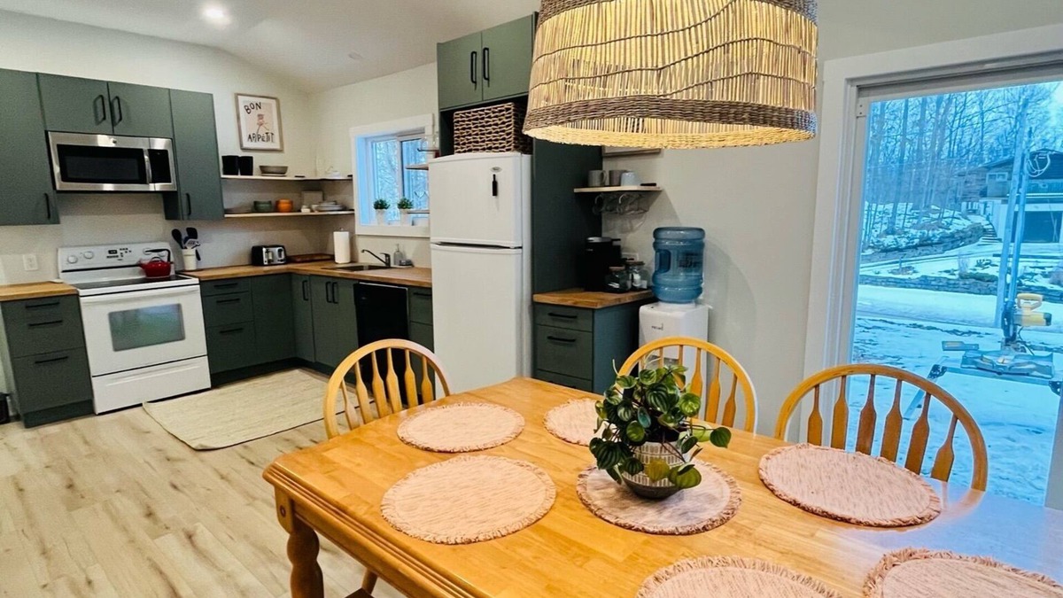 Sauble Beach House | Private cozy Sauble Beach cottage, close to the nature & entertainment.