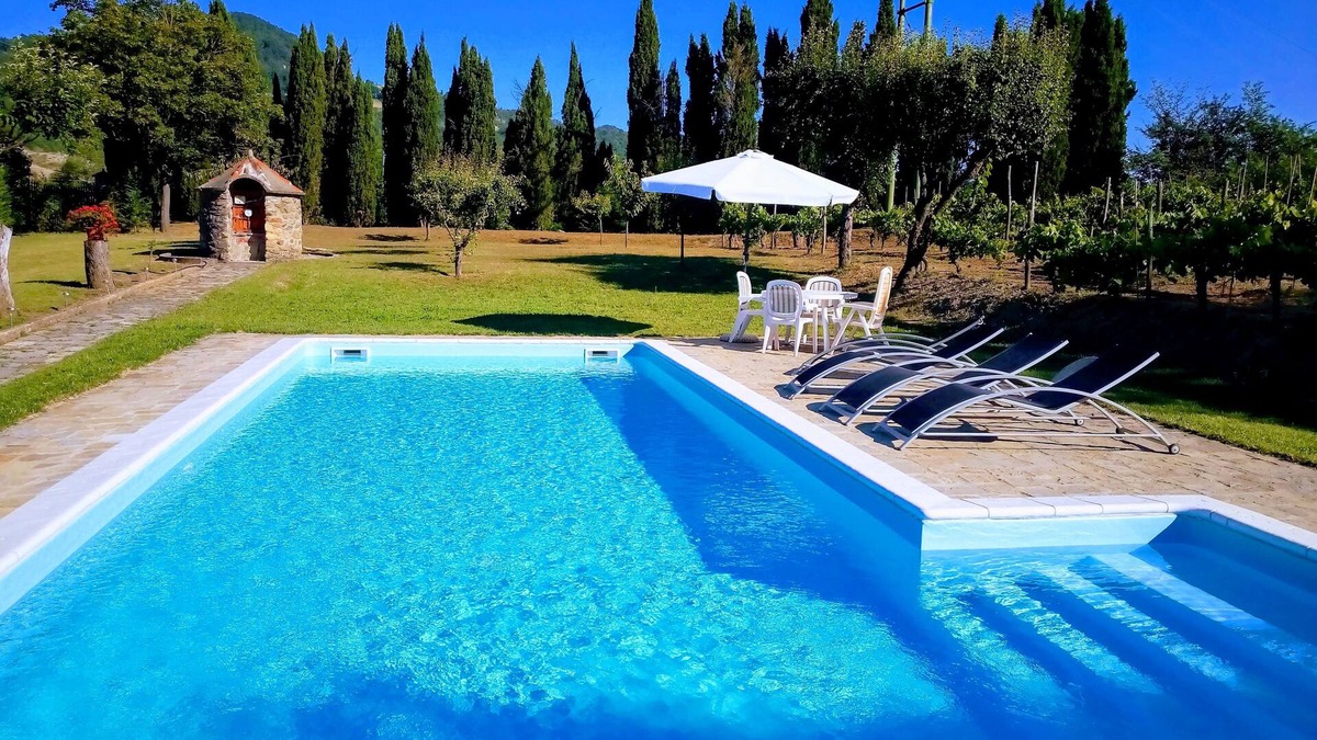 Mombaldone Villa | Private Detached Villa with Swimming Pool set in large mature gardens