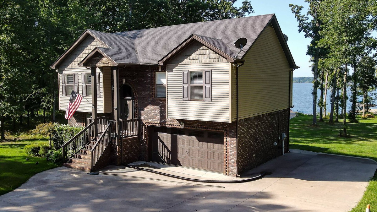Dover House | PRIVATE DOCK, LAKEFRONT, QUIET COVE, EASY LAKE ACCESS FLAT NO STEPS