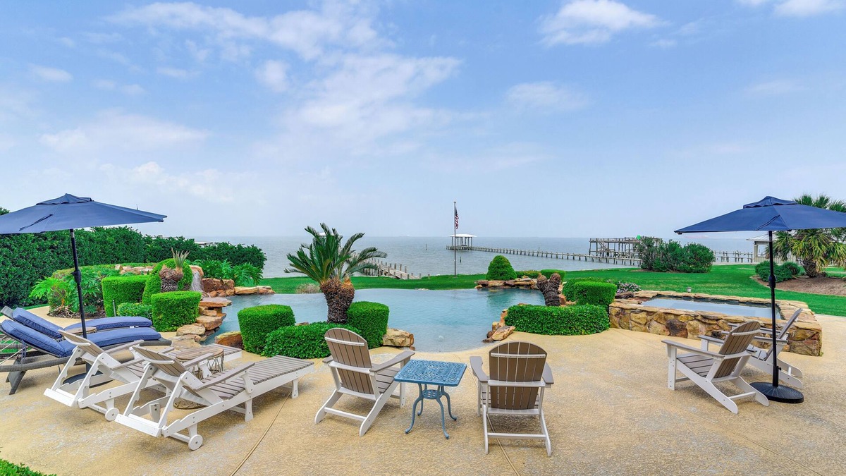 Dickinson Villa | Private Dock + Pier: Luxe Villa on Galveston Bay!