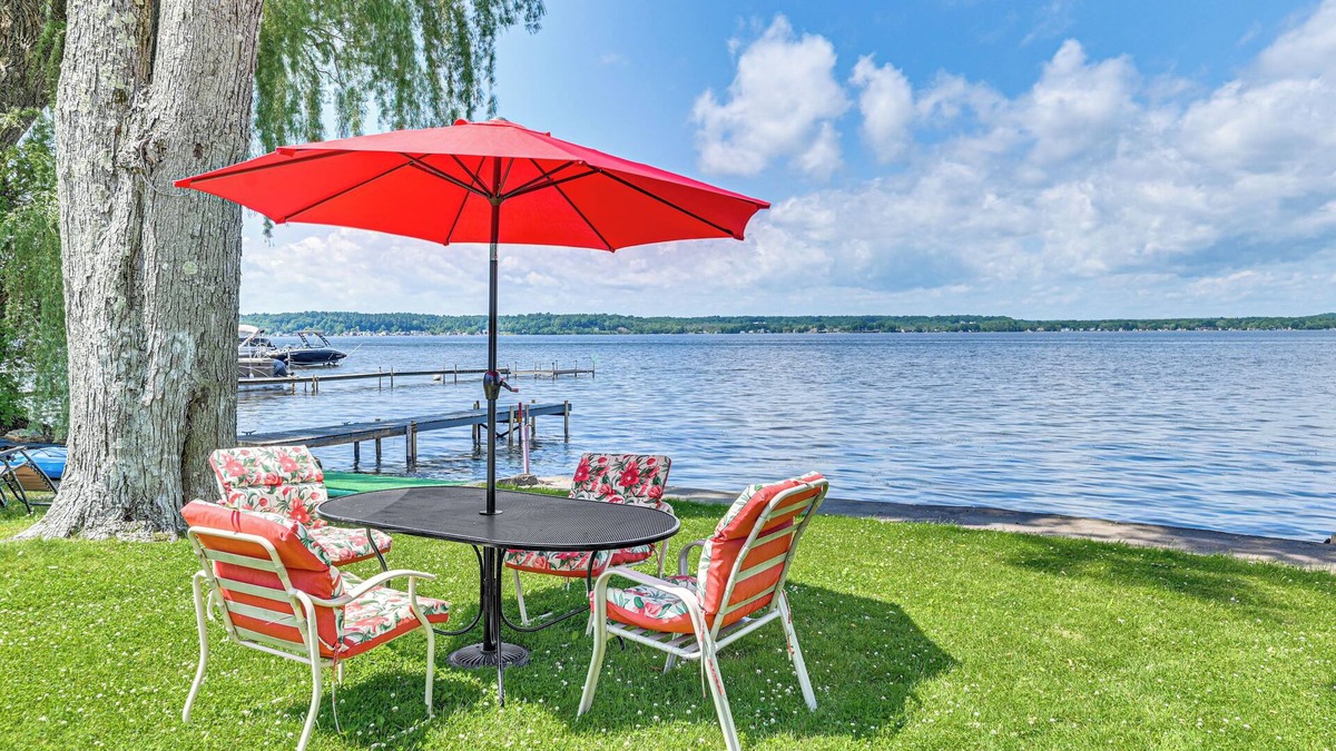Saratoga Springs House | Private Dock: Lakefront Gem on Saratoga Lake