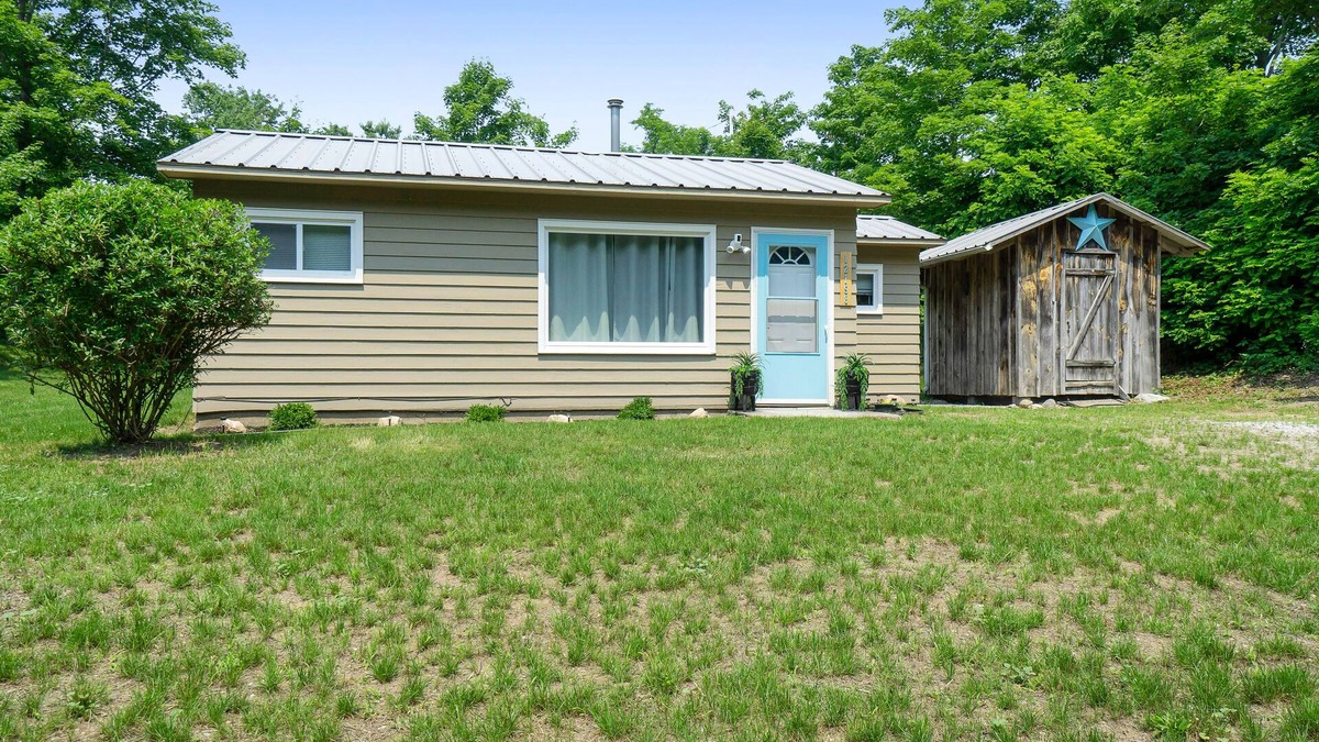 Bear Lake House | Private dog-friendly hideaway w/Free WiFi & firepit - close to Crystal Mountain