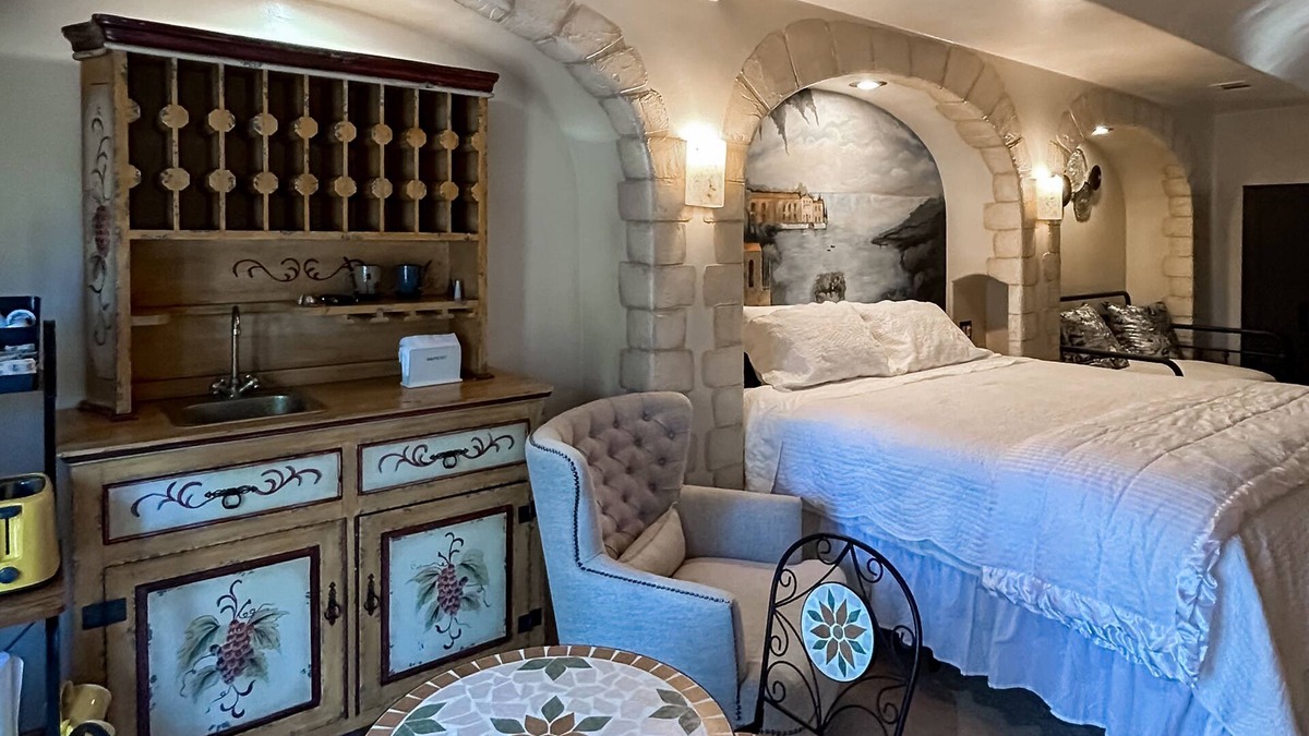 Shingle Springs Apartment | Private, dog-friendly, spacious studio with large pool and outdoor kitchen