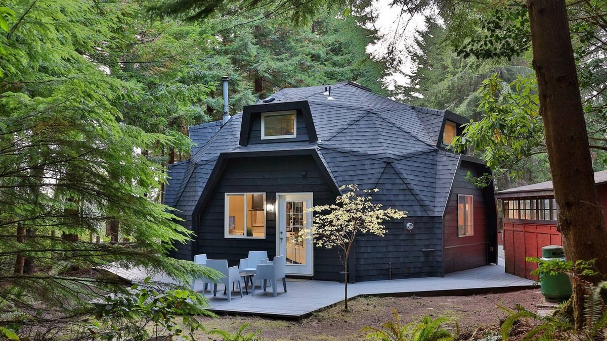 Coos Bay House | Private Dome Hidden in the Trees