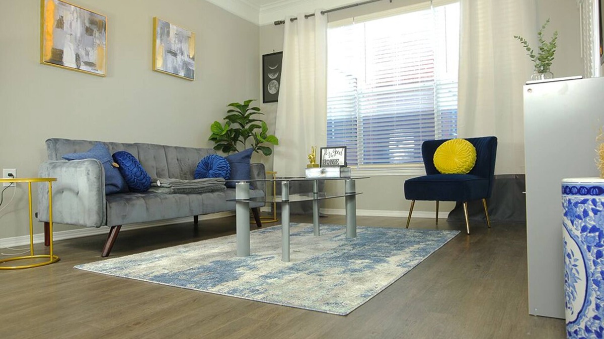 Deep Ellum Apartment | Private & DOWNTOWN! Free Parking and pet friendly!