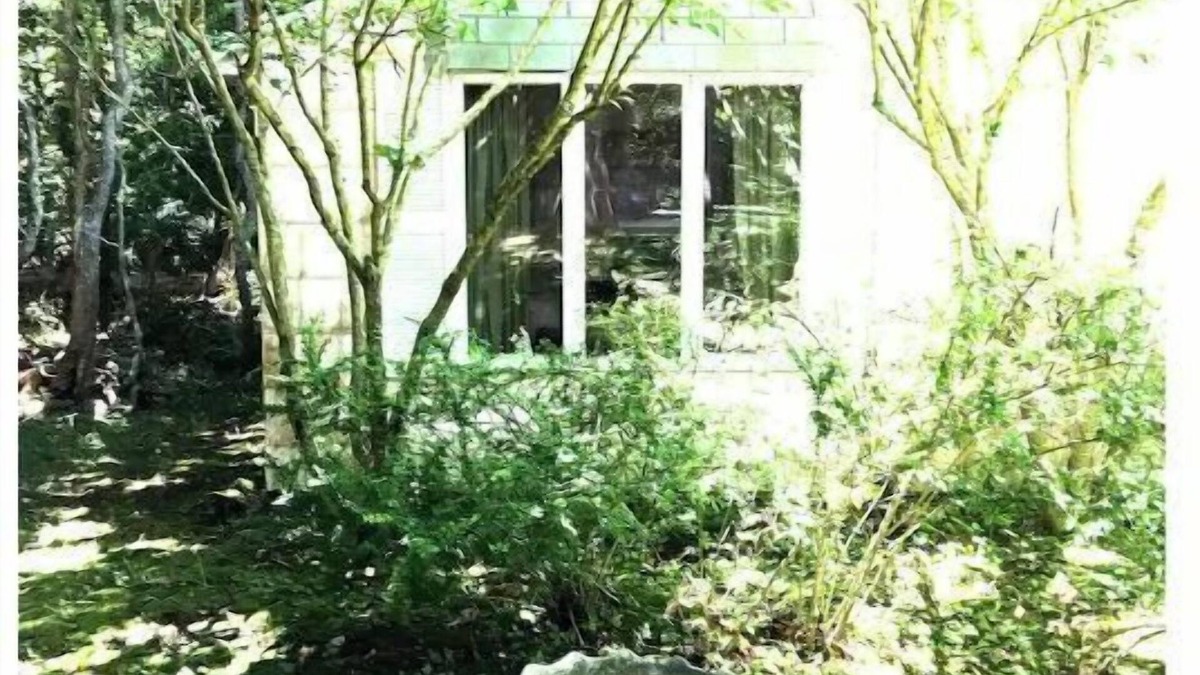 East Hampton North House | Private East Hampton Cottage, 5 min. Bike to ocean beaches, EH & Amag. villages