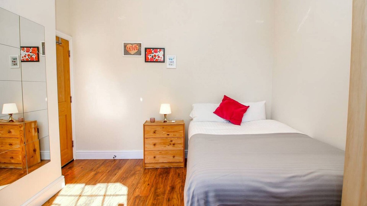 Spitalfields Apartment | Private en-suite at Liverpool street, Brick Ln
