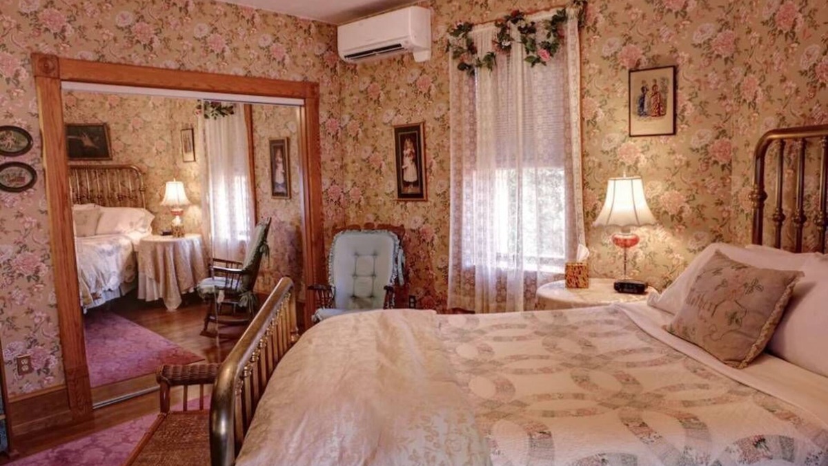 Bellefonte Apartment | Private Entrance Apartment with a Garden View