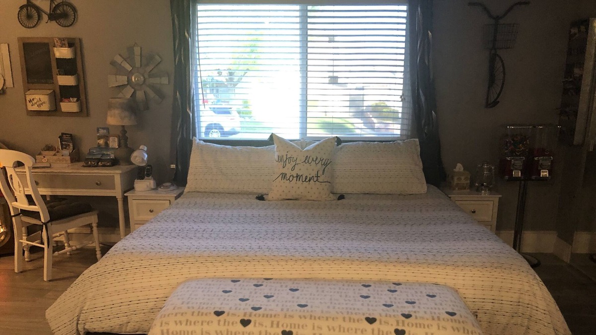 Boulder City Apartment | Private entrance king bed, Wi-Fi, lots of amenities Kayaks and bikes