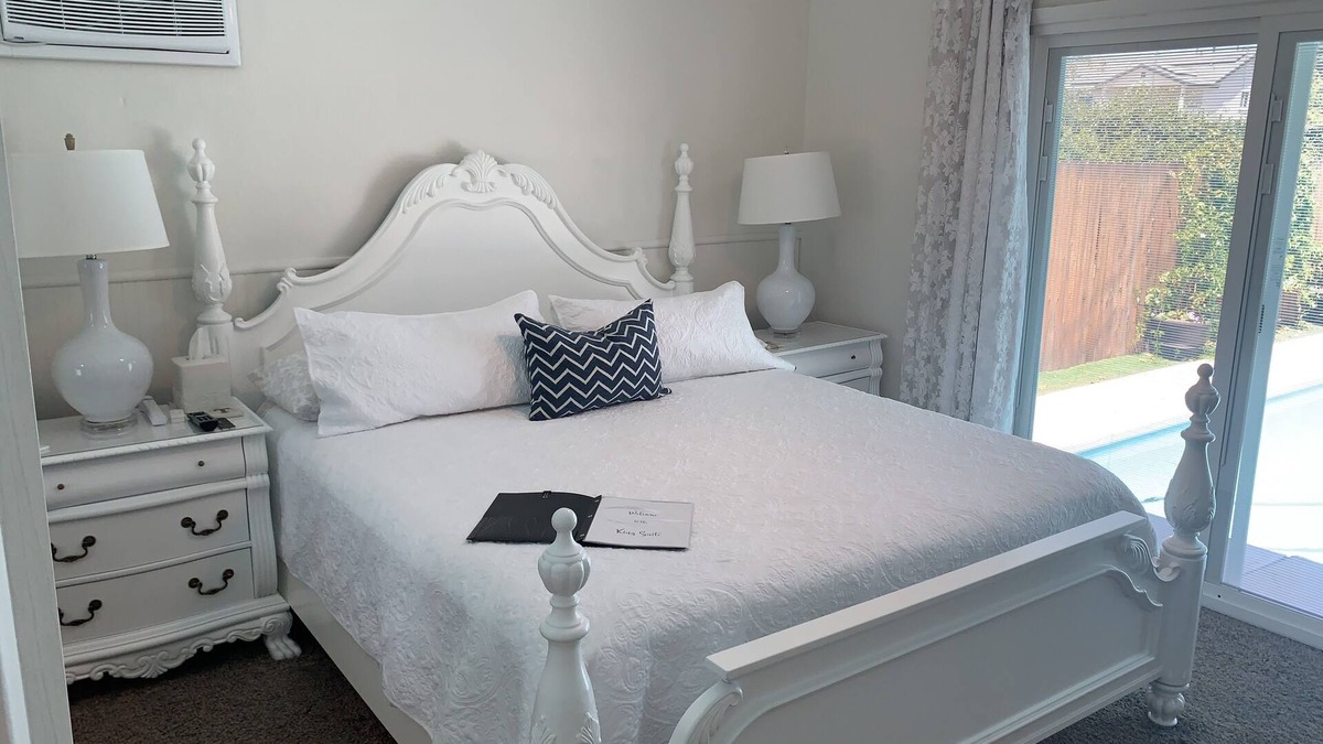 West Park Community House | Private Entrance King Suite