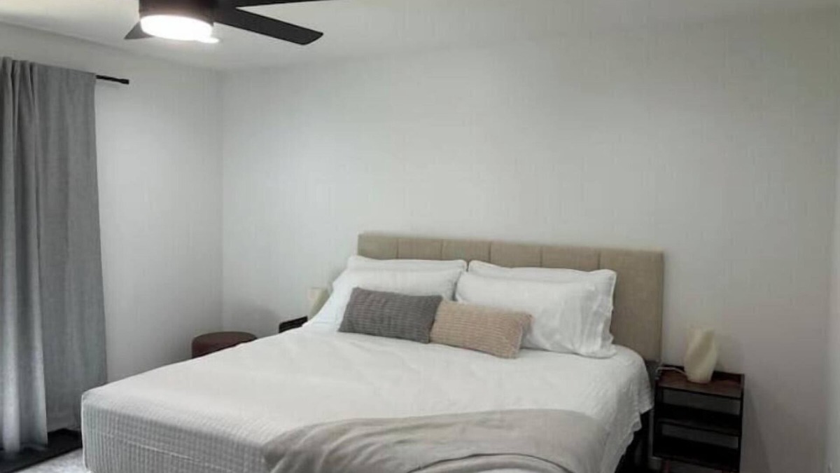 Franconia Apartment | Private entrance room,bath-pool