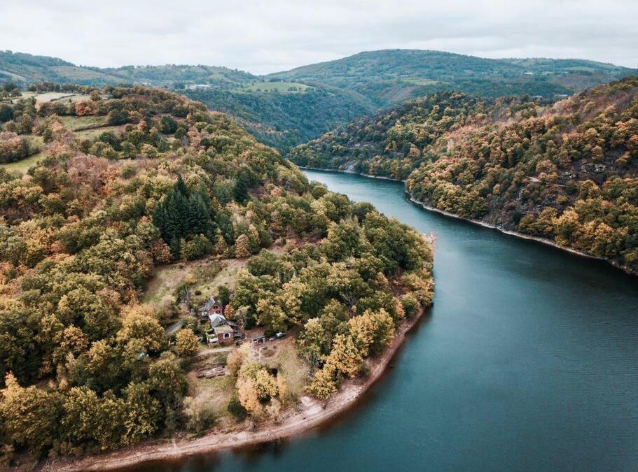Castelnau-de-Mandailles House | Private Estate with 3 Lake Houses, Sauna & Hot-tub