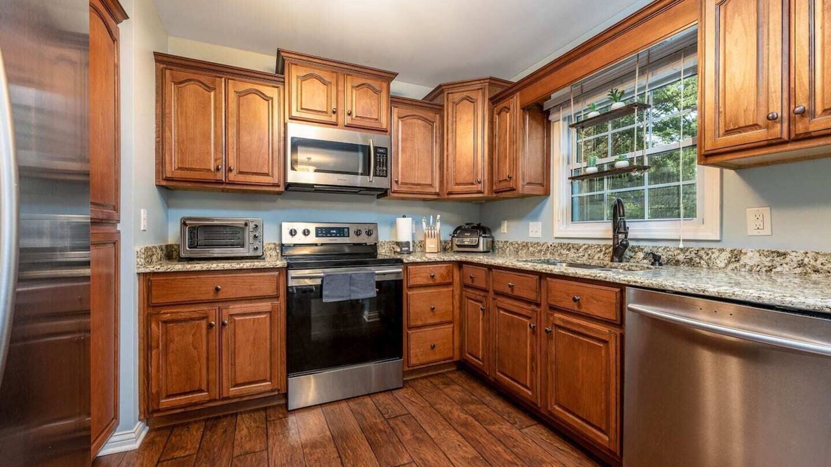 Mount Juliet House | Private Escape Full Kitchen, King Bed, Queen Bed, Laundry, Close to Nashville